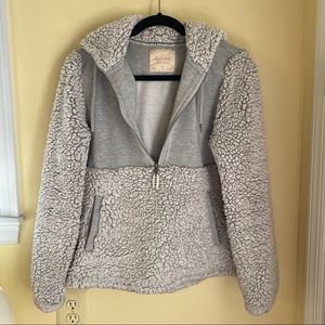 Altar’s state sherpa quarter zip